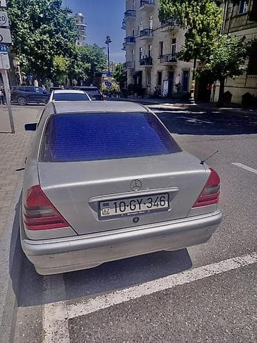 Mercedes-Benz C-Class: 2.2 l | 1996 il Sedan — 2