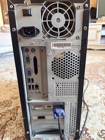 korpuslar: Masaüstü kompüter korpusu (ATX/microATX üçün) - Qarşı panel: 5.25" — 3