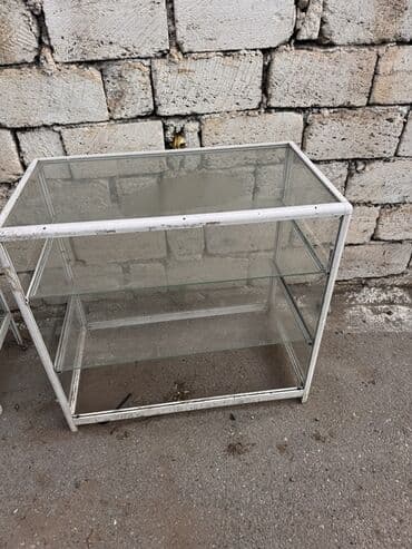 Şüşə vitrinlər (2 ədəd) - Material: möhkəm şüşə panellər, metal (ağ