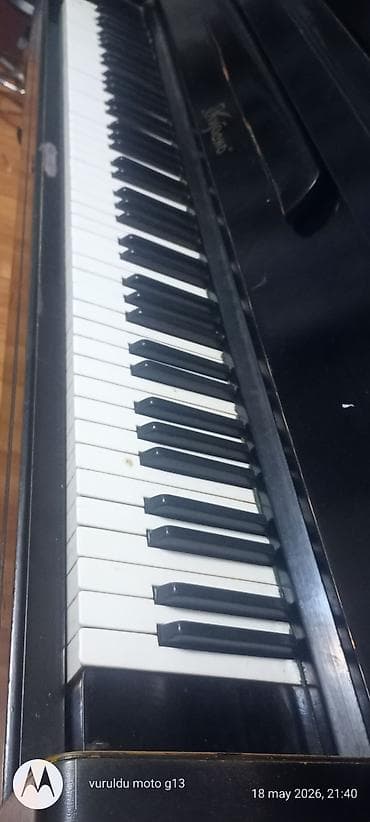 ucuz gitara: Piano – qara rəngdə korpus, klassik dizayn. MODELİ ,Kuban" Texniki — 2