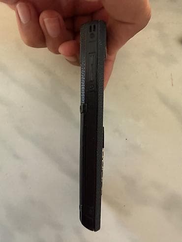 apple 17 pro: Təsvir:VERTU SIGNATURE- Klassik düyməli mobil telefon. Qara rəngli — 4
