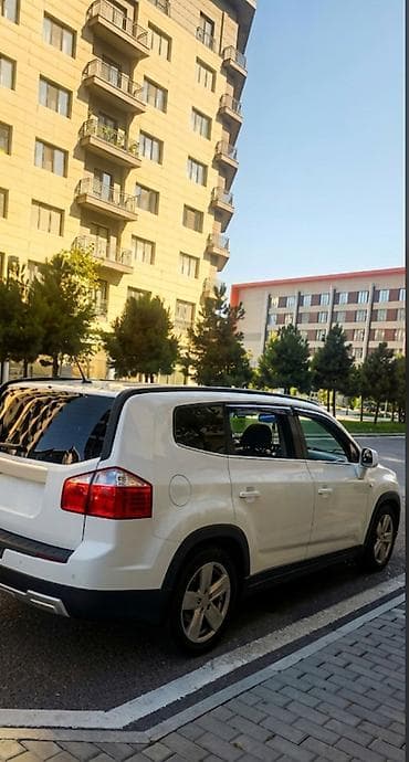 chevrolet salon: Chevrolet Orlando: 1.8 l | 2012 il 146000 km Ofrouder/SUV — 4