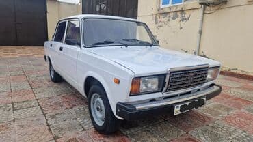 şkoda: VAZ 2107 sedan Xüsusiyyətlər: - Kuzov: 4 qapılı sedan, ağ rəng - — 4