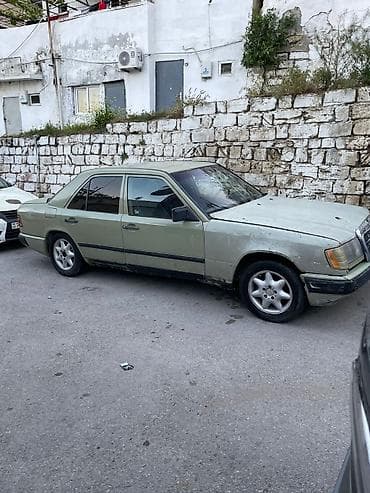 04 sat: Mercedes-Benz 230: 2.3 l | 1985 il Sedan — 3