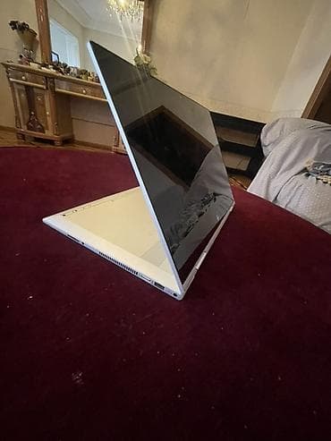 processor i7: Prosessor: Intel Core i7 – 8-ci nəsil RAM: 12 GB SSD: 512 GB Ekran — 1