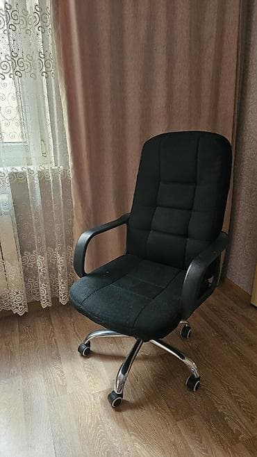 stul ofis: İşlənmiş, Təkərli, Qolları tənzimlənmir, Parça — 1
