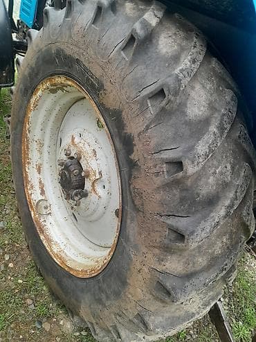 maşin tekerleri: Satılır: 1025. Arxa traktor təkər komplekti (disklə birlikdə) - Ölçü — 4