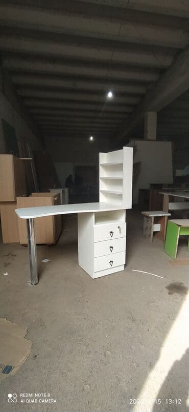 Yeni, Manikür üçün masa, Güzgüsüz