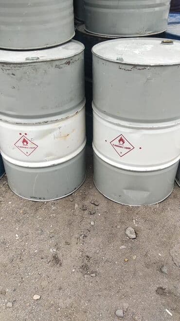 dəmir konteyner: Metal çən/barrel-lar (200 litr) - Həcm: təxminən 200 L standart polad — 2