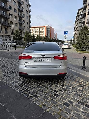 Kia Cerato (Forte) sedan – gümüş rəng. Xüsusiyyətlər: - Kuzov: 4 — 6