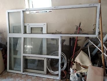 seyf qapi islenmis: PVC pəncərə və qapı dəsti - Ağ rəngli PVC profildən hazırlanmış bir — 1