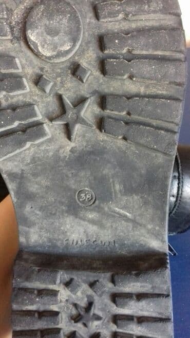 barya ayakkabı: Təmiz dəri botinkadi içi yun. Heç bir yerində çıriğı yoxdur. 80 — 3