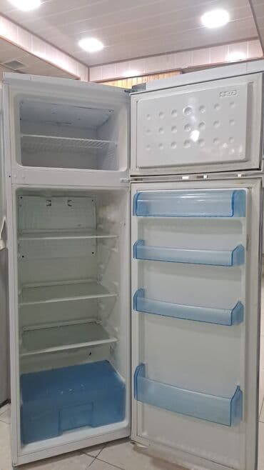 İkiqapılı məişət soyuducusu - Üst hissədə ayrıca dondurucu bölmə