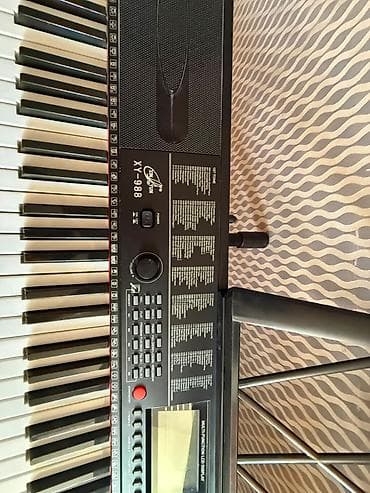 klavitura: Elektron piano təzə kimidi az istifadə olunub üzərində yeni pedal var — 2