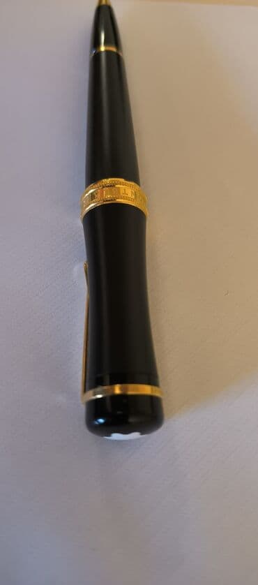 Montblanc - Rəng: dərin qara korpus, qızılı detallarla - Material lalafo.az -da Montblanc - Rəng: dərin qara korpus, qızılı detallarla - Material