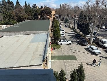 Gəncə şəhərinin mərkəzində yenitikili kirayə mənzil 3 otaq. Ümumi — 7
