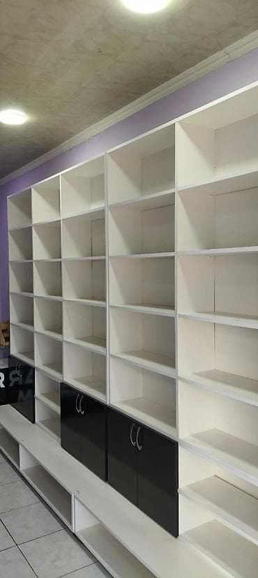 Оборудование для производства: Mağaza vitrinləri satılır Mebeldi 3 ədəddir 2si bitişikdi ölçü birinin — 5