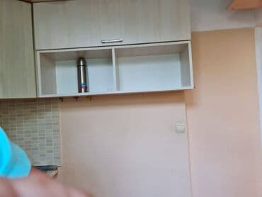 kirayə ucuz ev: 7ci mikrorayonda. 5/5, orta təmirli bütün əşyaları ilə 2 otaq, YALNIZ — 13