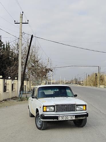 азербайджан авто: VAZ 2107, ağ rəng, sedan kuzov. Texniki xüsusiyyətlər: - Arxa — 1