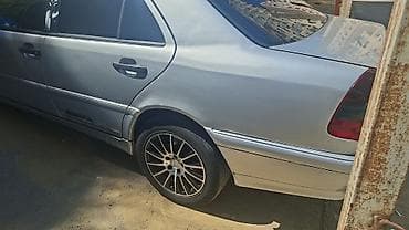 opel c: Mercedes-Benz C-Class: 1.8 l | 1998 il Sedan — 8