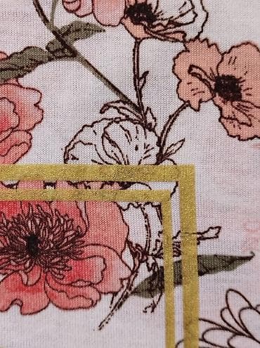 stringer alt geyimi: Qadın T‑şörtü – çiçək naxışlı, qısaqol - Rəng və naxış: Açıq fon — 4
