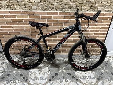 velo mtb: SAFT markalı dağ velosipedi. Qara rəngli çərçivə üzərində boz və — 2