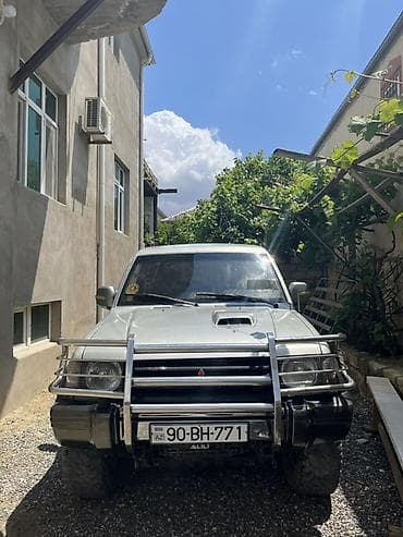 arxa panel: Mitsubishi Pajero: 2.8 l | 1995 il Ofrouder/SUV — 2