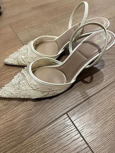 ZARA ayaqqabi, ancaq toy gunu geyinilib. 130 manata alinib. Isteyen