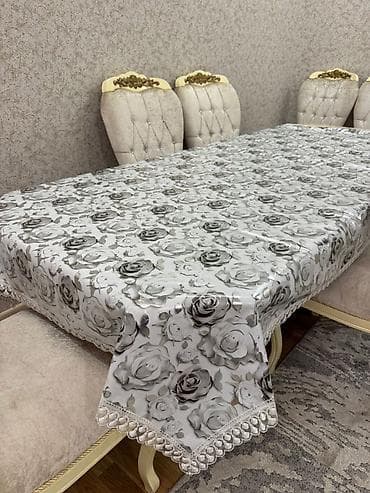 Gül naxışlı masa örtüsü - Rəng: Ağ-gümüş tonlarında, boz çalarlarla