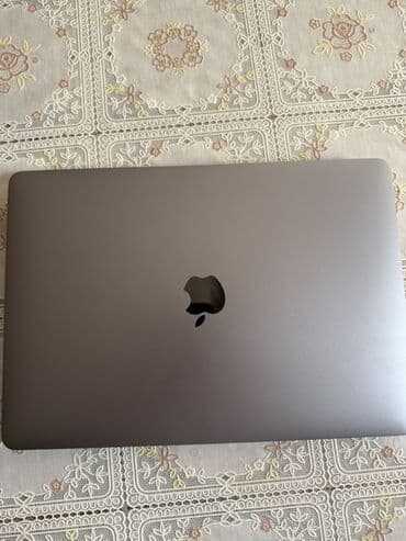 Apple noutbuku – Space Gray gövdə, alüminium unibody dizayn. Üst lalafo.az -da Apple noutbuku – Space Gray gövdə, alüminium unibody dizayn. Üst