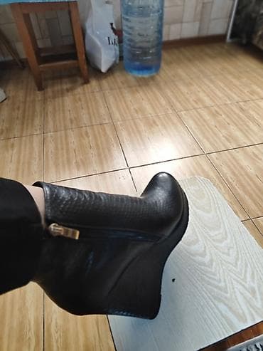 Qadınlar üçün qara rəngli platforma dabanlı botlar - Model: Daxili — 3