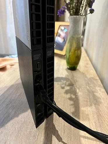 ps4 fc26: PS4 Fat 500 GB yaddaş ilə satılır. Əla vəziyyətdədir, tam işləkdir — 3