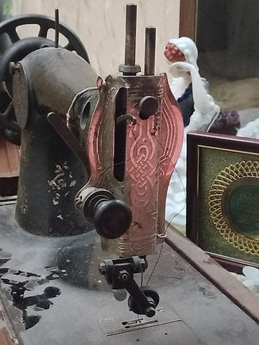 Antik əl tikiş maşını – mexaniki, fırladıcı çarxla Xüsusiyyətlər: -