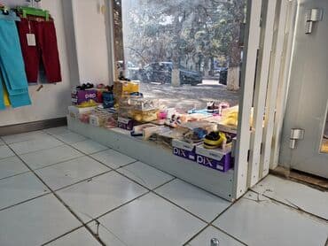 Сапоги: Ağ podyum (maniken altlığı). 2 ədəd. 50×180×15sm. 1 ədədin qiyməti 30 — 2