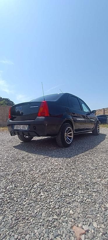 e 3 2: Dacia Logan Sedan – qara rəng, benzin mühərrikli, önötürücülü. Şəhər — 3