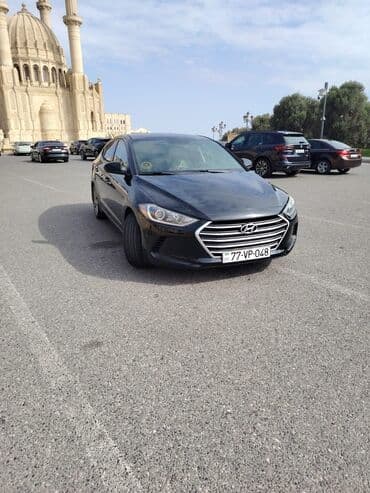 kia ceed 2010: Hyundai Elantra: 2 l | 2018 il Sedan — 3