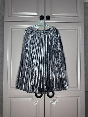 Gümüşü-metallik effektli pliseli ətək - Rəng: gümüşü/boz, işığı tutub — 2