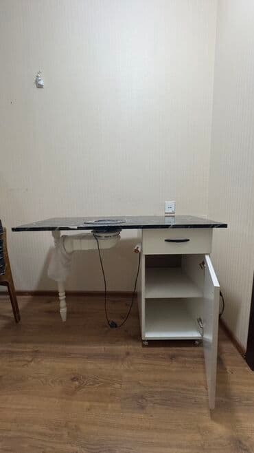 Düz masa, Siyirməli, Polkalı, Teksturalı laminat