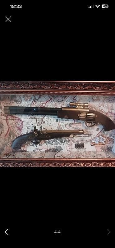 CD, DVD disklər və kassetlər: Divar dekoru – vitrin çərçivədə antik üslublu kolleksiya tapança — 1