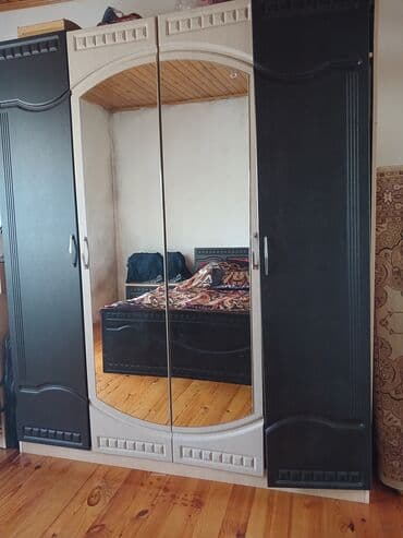 işlənmiş qarderob: İşlənmiş, Açılan, 4 qapılı Düz dolab, Qarderob, paltar dolabı — 2