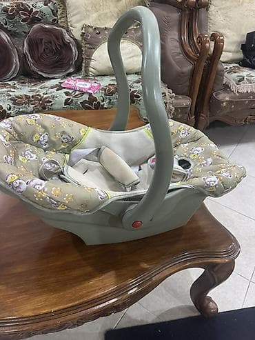 şaxta baba corabı: Ushaq ucun avtokreslo satilir korpe vaxti sebet kimide istifade etmek — 2