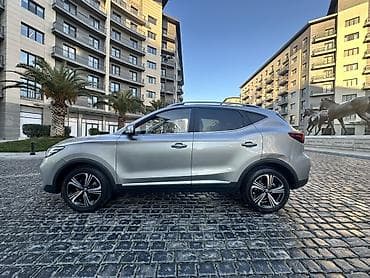 smart forfour: MG ZS, benzinli kompakt krossover Xüsusiyyətlər: - Kuzov: 5 qapılı — 3