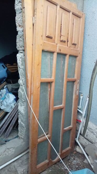 Фурнитура и комплектующие: Taxta şüşəli qapı - Material: təbii taxta karkas, alt hissədə şaquli — 1