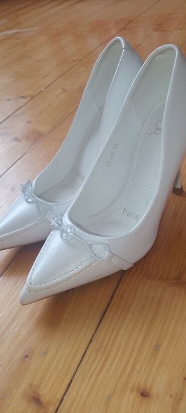 женские прозрачные туфли: Paris markalı ağ rəngli, ucu sivri qadın dikdaban ayaqqabıları — 3