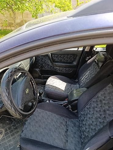ford focus rs: Opel Astra Caravan (universał) – tünd mavi rəng, 5 qapı, geniş baqajlı — 5