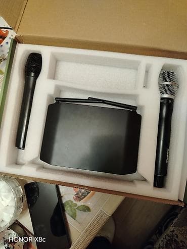 Планшеты: Şure UGX9 simsiz mikrofon sistemi Komplekt: - UGX9 qəbuledici (iki — 3