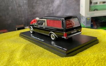 metbex tavan modelleri: Коллекционная модель Mercedes-Benz 200 W123 Hearse black 1982 Schuco — 18