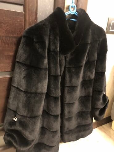 qadın kurkləri: Qara rəngli xəz plaş/palto - Zərif, parlaq teksturalı xəz material - — 2