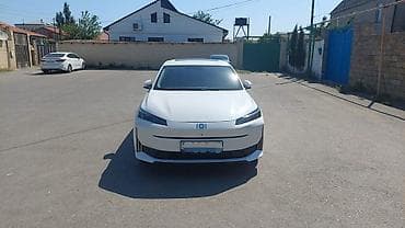 kia servis ehtiyat hisseleri: Elektrik sedan – ağ rəng, aerodinamik fastback kuzov, zərif LED — 1