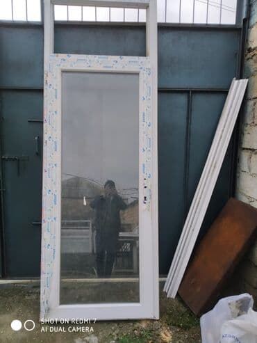 sef qapları: PVC materialdan hazırlanmış, müxtəlif ölçülü pəncərə çərçivələri. Bu — 4